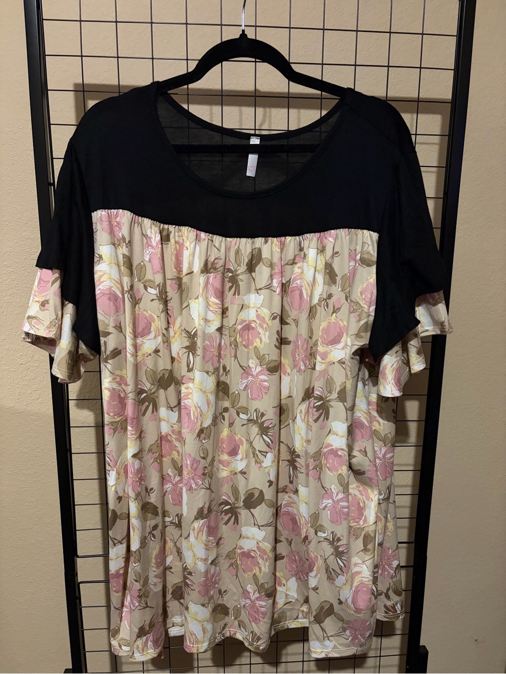 Curvy Lovey Plus Floral Ruffle Sleeve Contrast Yoke Top - Black and Pink